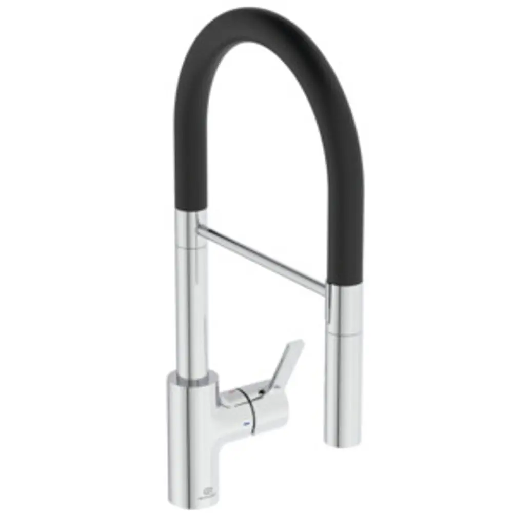 Küchenarmatur von Ideal Standard mit gewölbtem Auslauf und schwarzer Gummiummantelung. Der Hebel zur Regulierung des Wasserflusses befindet sich seitlich.